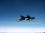 avion de chasse retourne.jpg (54120 octets)